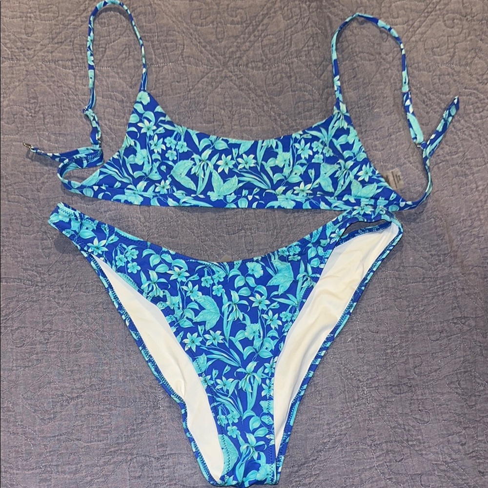 Bright swimwear: Blue Floral Bikini Set